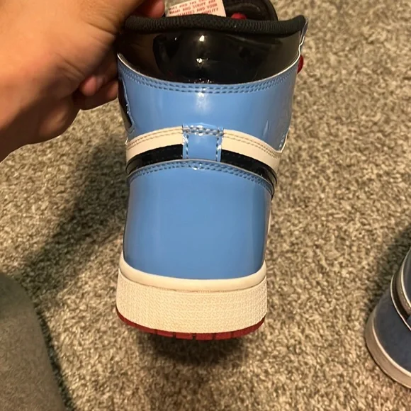 Jordan 1 unc/ Chicago patent leather,like new condition.Real jordan shoes. - Picture 4 of 7